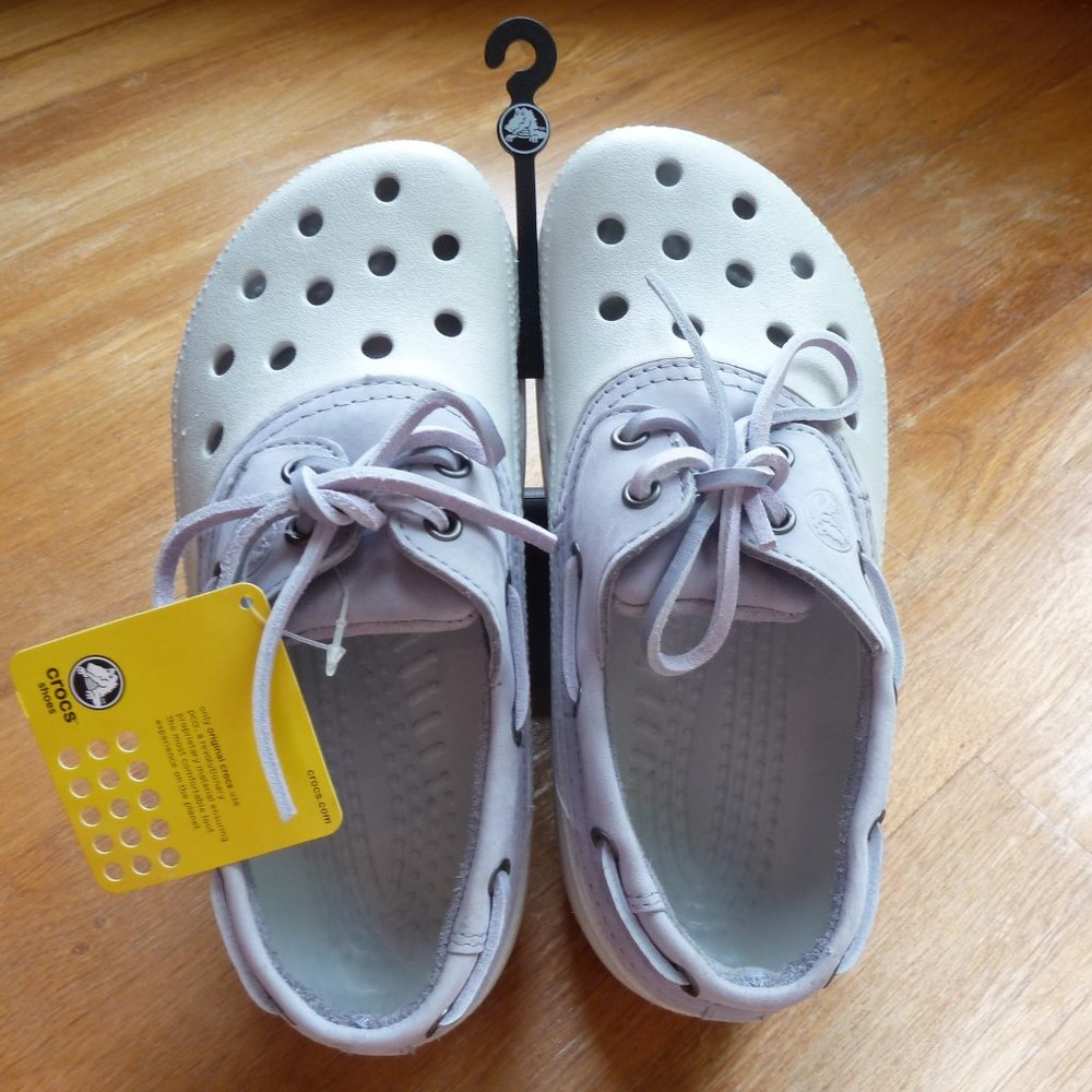 NWT RARE RETIRED Islander Leather Crocs! Size 8!